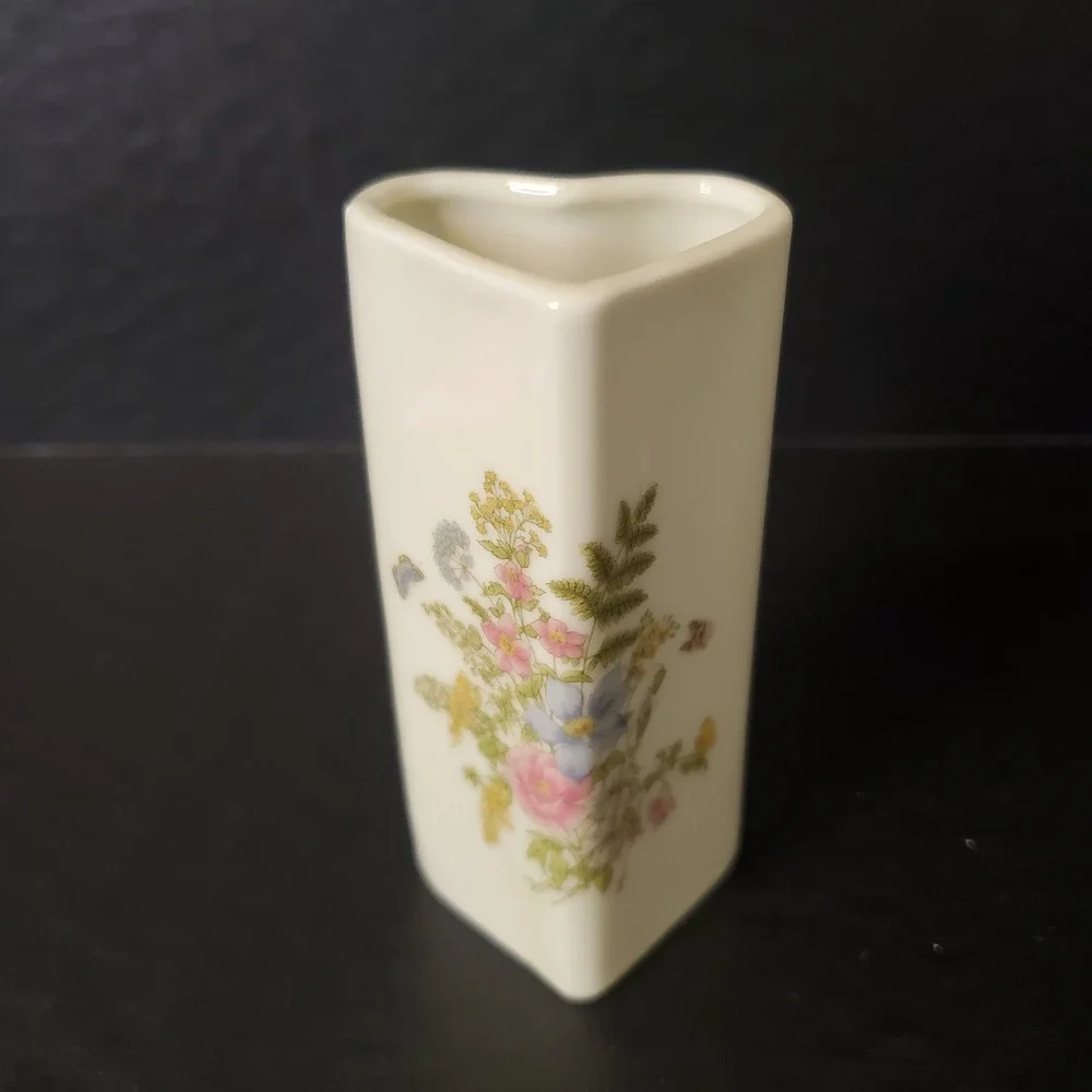 Takahashi Fern San Francisco Floral Mini Heart‎ Shaped Bud Vase 4 Inch Japan